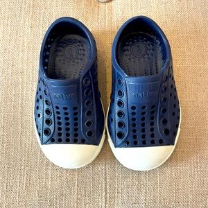 Native shoes Jefferson size 4